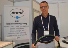 Bas Willemse (Arpo) with the new greenhouse heating hose.